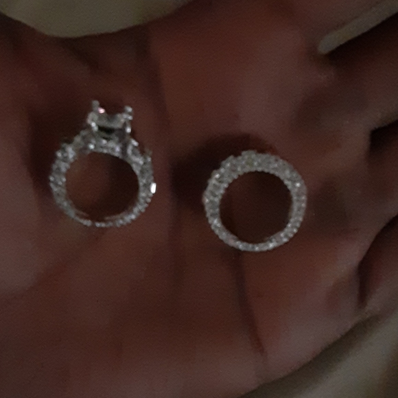 Ring - Picture 2 of 4